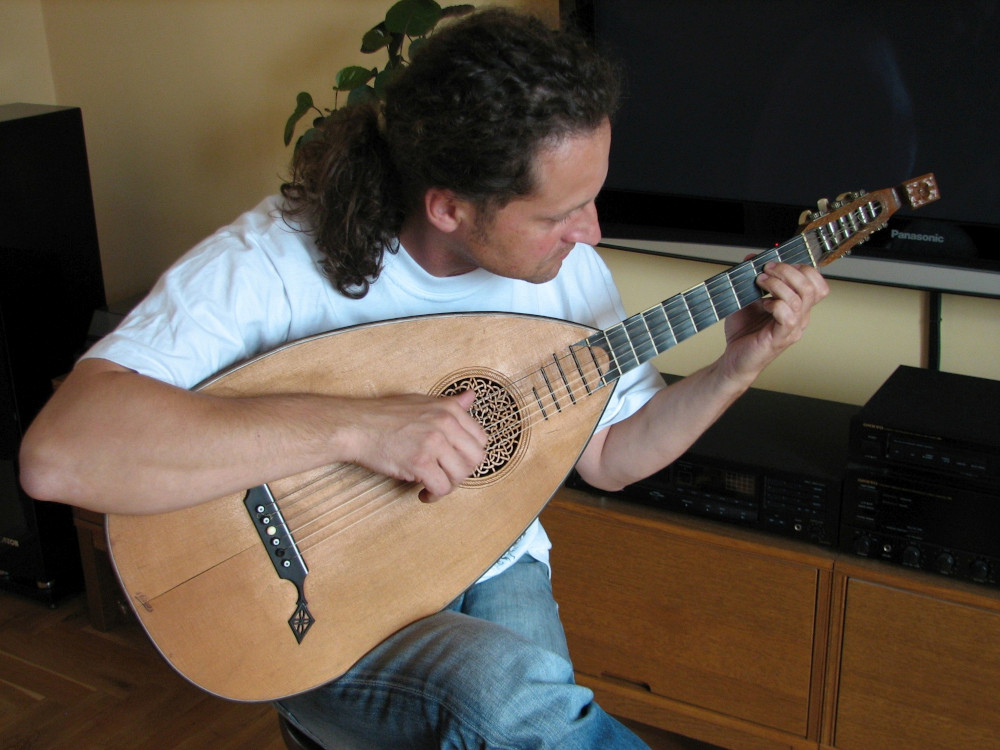 Kytarov� loutna 1890